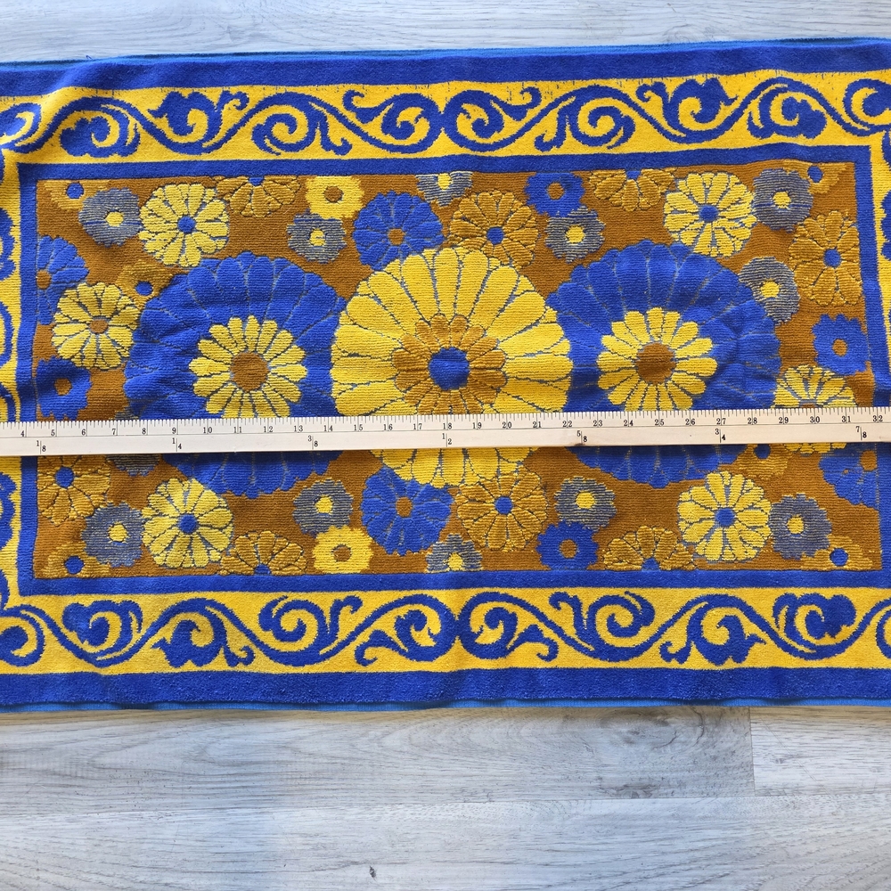 Fieldcrest Blue and Yellow Patterned Rug - Picture 5 of 7